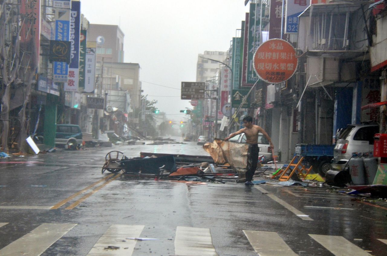 Taïwan frappé par un super-typhon, 15000 personnes évacuées