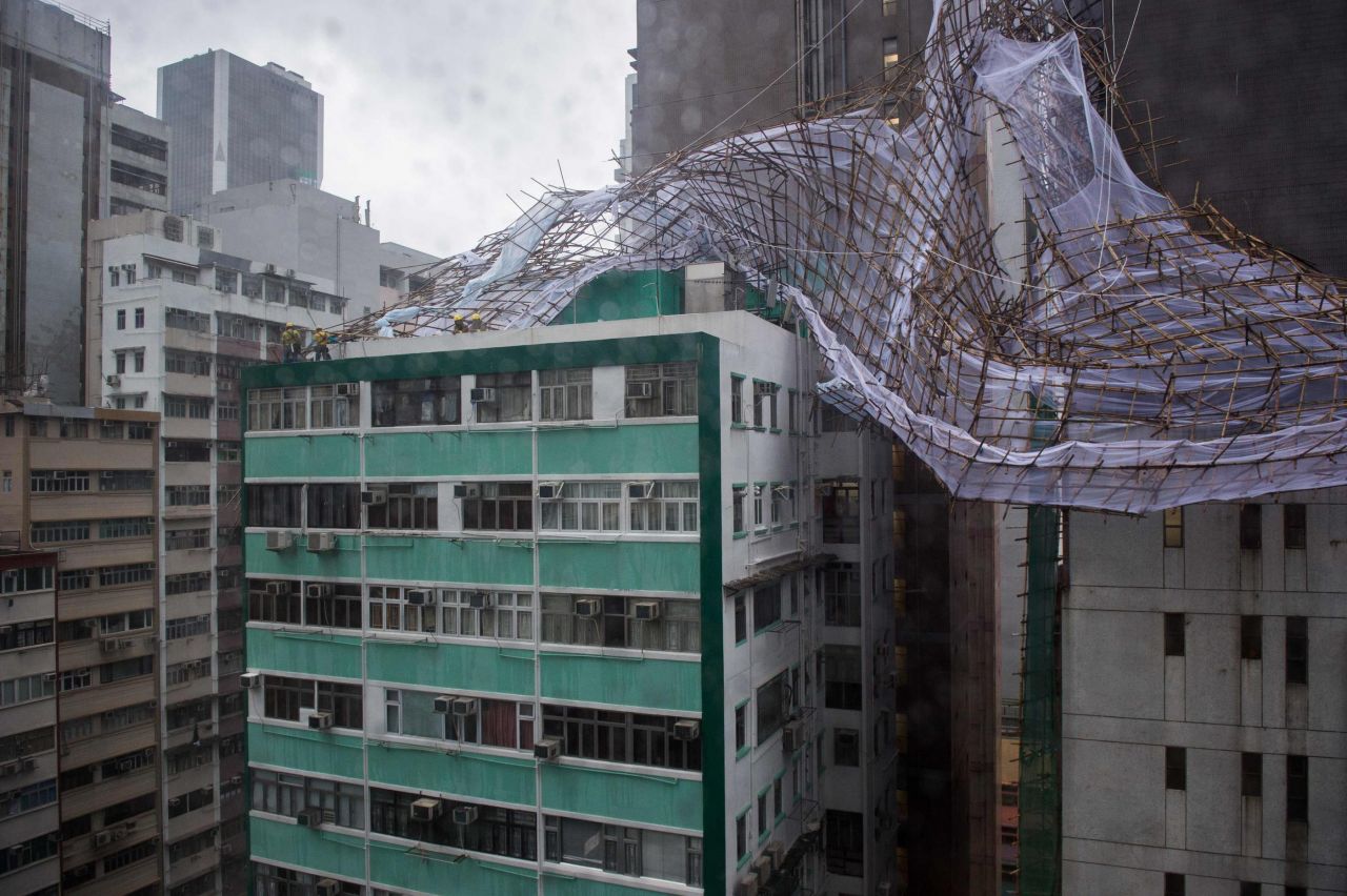 EN IMAGES. Hong Kong balayée par le typhon Nida