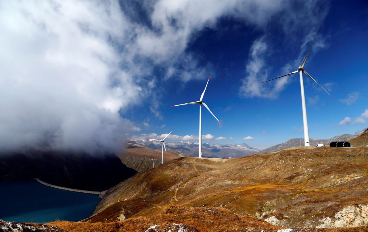 EN IMAGES. La plus haute ferme éolienne d'Europe est en Suisse