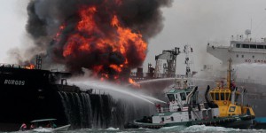 EN IMAGES. Un super-tanker en feu dans le golfe du Mexique