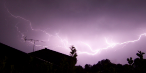 Météo : alerte aux orages dans l'Ouest et le Sud-Ouest, canicule en Ile-de-France