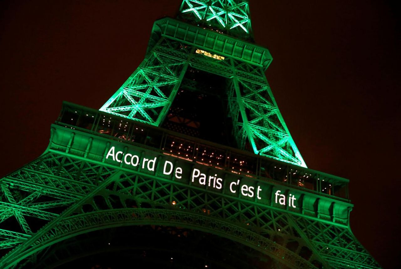 EN IMAGES. La Tour Eiffel et l'Arc de Triomphe sont passés au vert 