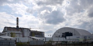 Tchernobyl : le nouveau sarcophage de la centrale entame sa mise en place 