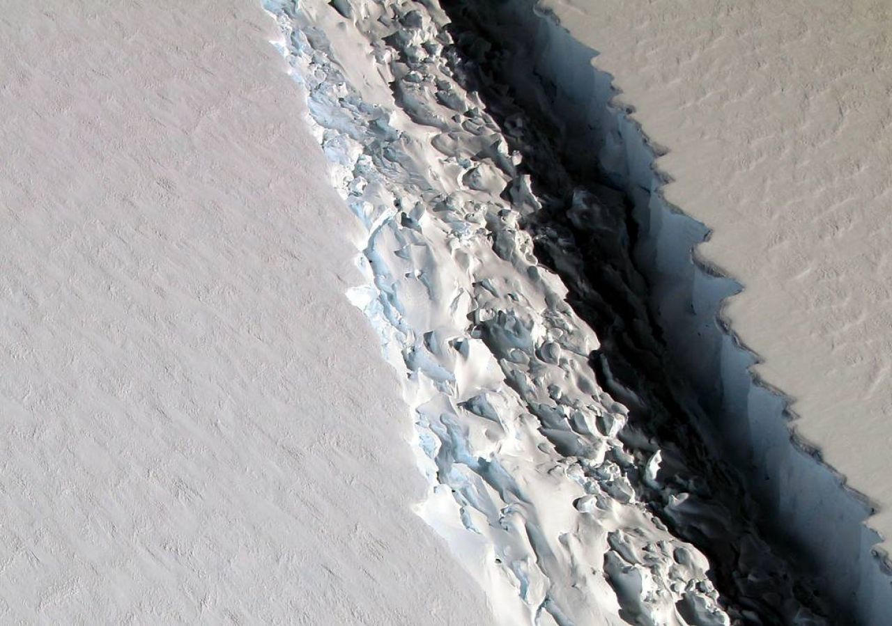 Antarctique : une crevasse géante accélère la fonte des glaces
