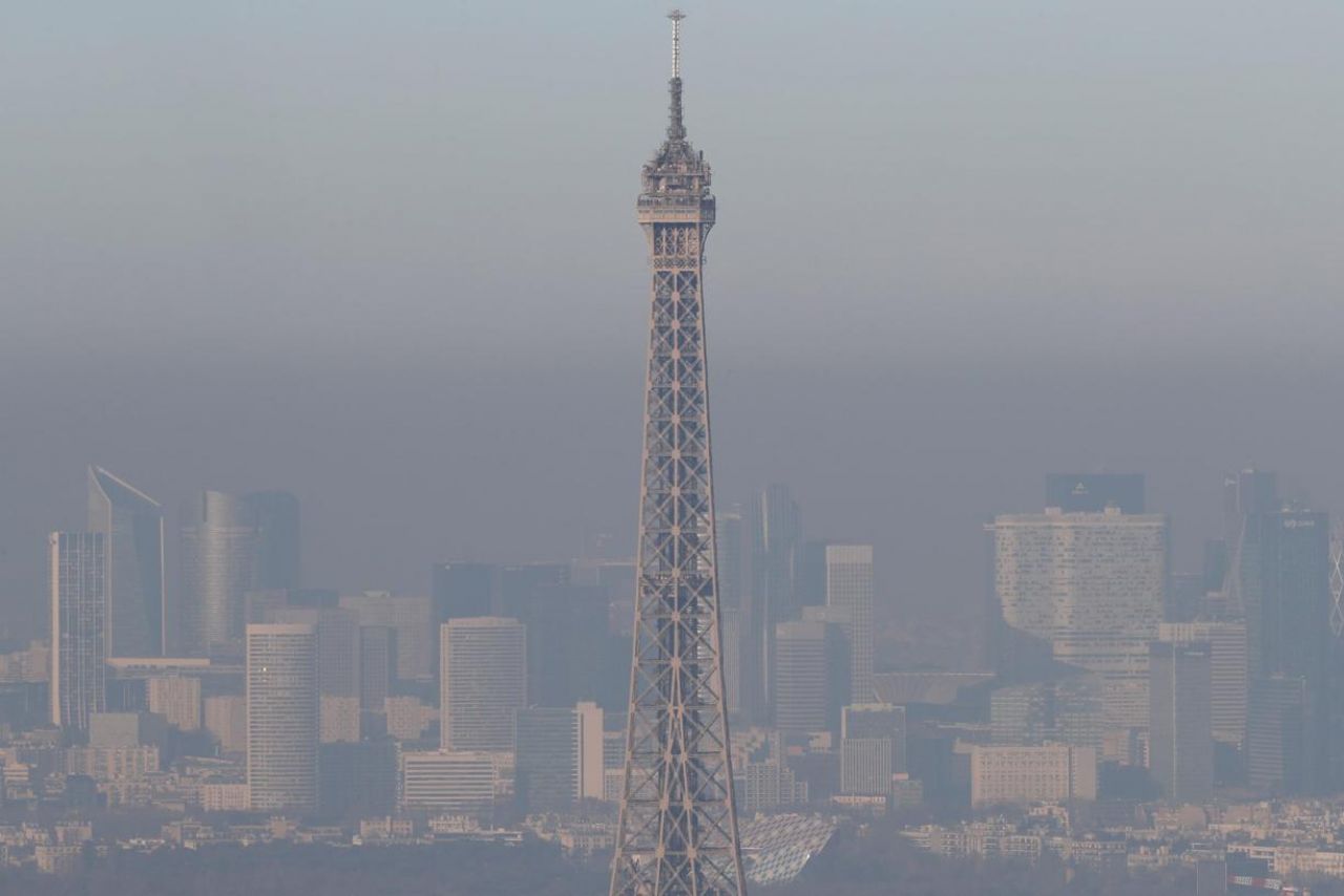 Pic de pollution à Paris : particules, dioxyde d'azote, métaux lourds... 