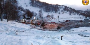 Hôtel enseveli par une avalanche en Italie : fin des recherches, bilan total de 29 morts