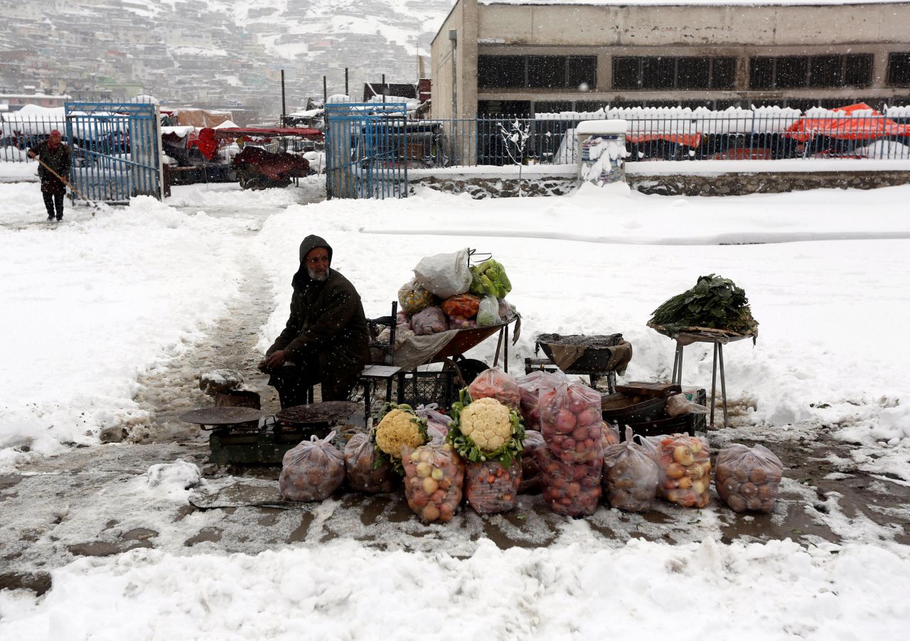 EN IMAGES. Dramatiques chutes de neige en Afghanistan