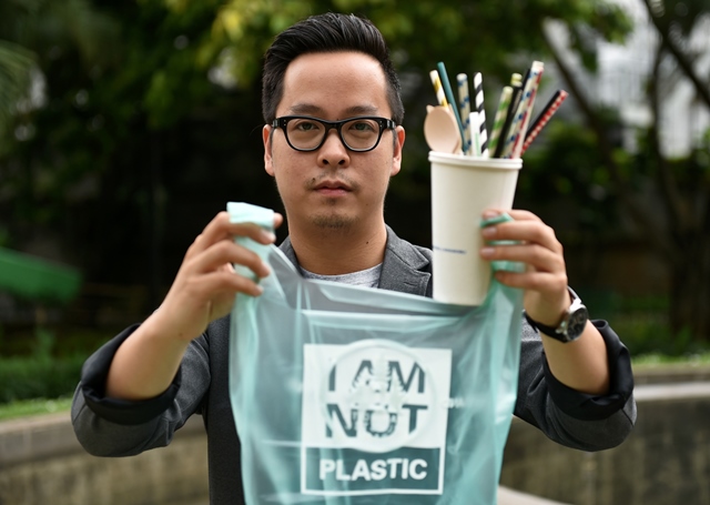 En Indonésie, un jeune entrepreneur s'attaque au fléau du plastique