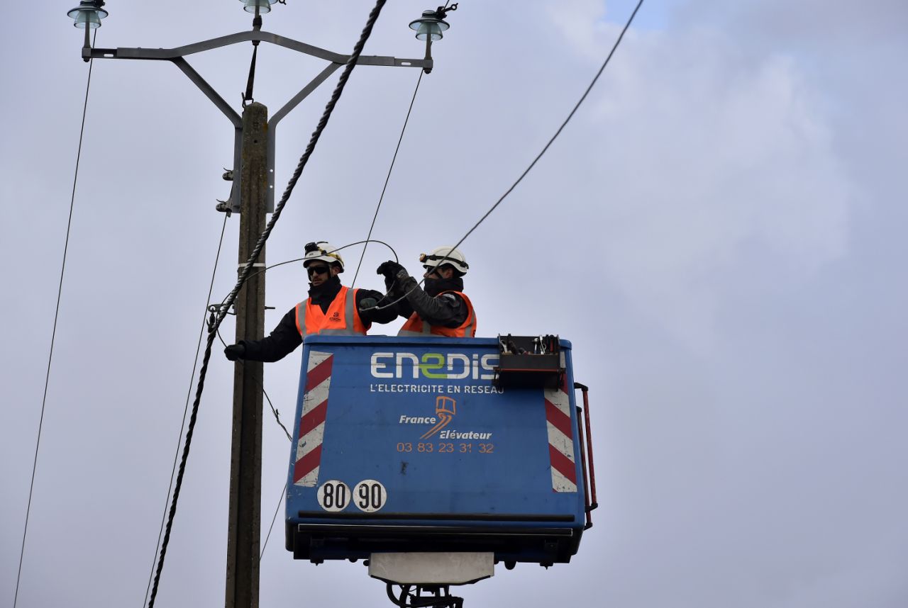  Tempête Zeus : 15 000 foyers encore privés d'électricité, surtout en Bretagne