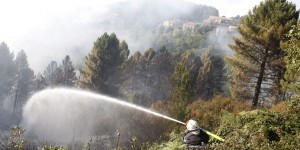 Corse : un «important» incendie de forêt à Bonifacio