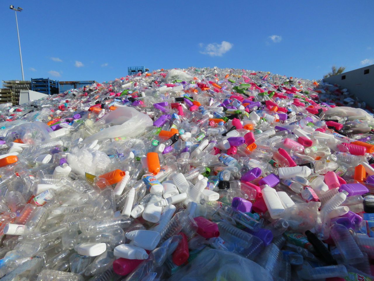 Environnement : 8,3 milliards de tonnes de plastique, ça représente quoi ? 