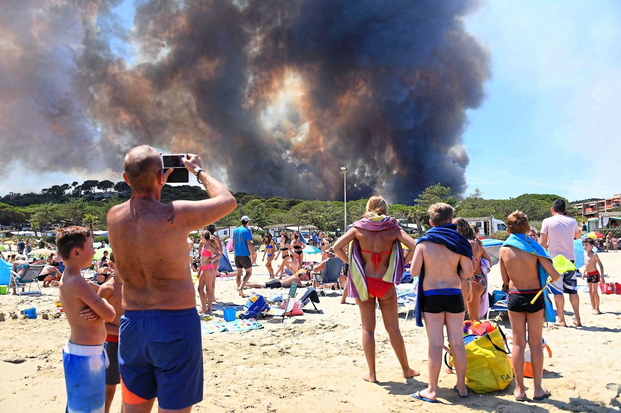 Incendies à Bormes-les-Mimosas : «Les touristes croient que toute la ville a cramé»
