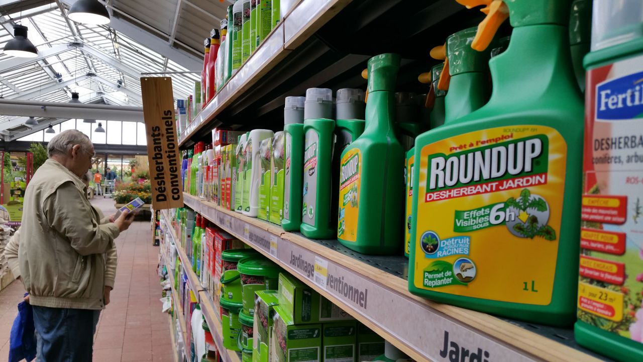 Pesticides vendus en libre-service : quatre enseignes sur dix en infraction