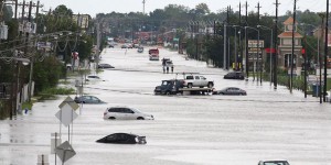 Texas : la tempête Harvey entraîne deux explosions dans une usine chimique