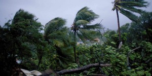 En Guadeloupe, nuit blanche et angoisse sous la menace de l'ouragan Maria