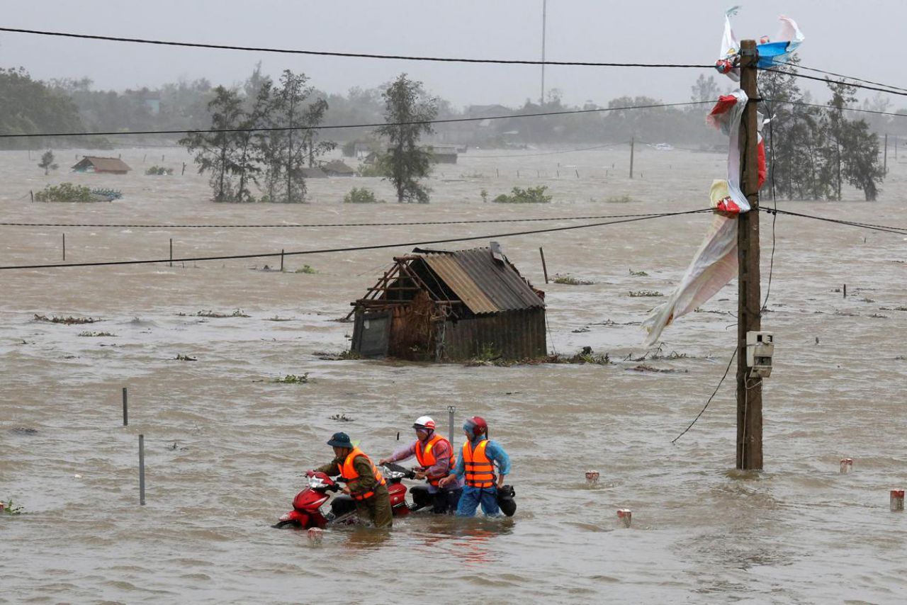 EN IMAGES. Le typhon Doksuri frappe le Vietnam