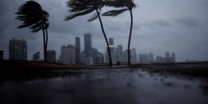 L'ouragan Irma se renforce avant de toucher la Floride