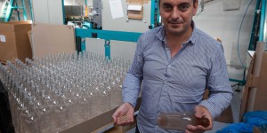 Charente-Maritime : un ingénieur a créé un plastique 100% biodégradable