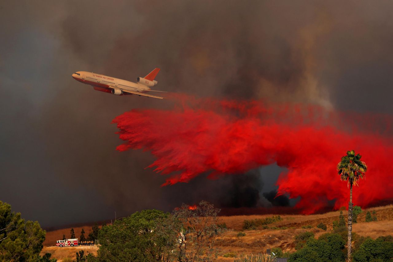 Des incendies monstres font au moins 10 morts en Californie