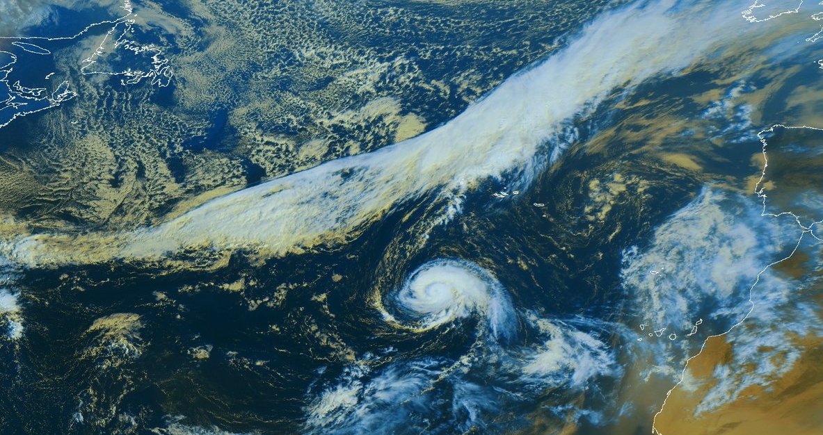 L'ouragan Ophelia se rappproche de l'Europe : quelles sont les prévisions ? 