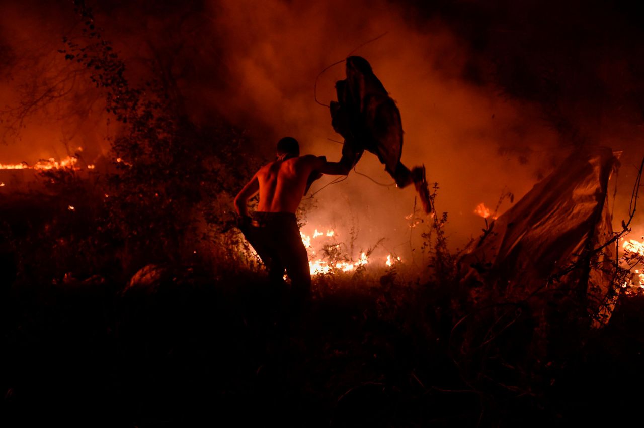 Péninsule ibérique : de violents incendies provoquent la mort de six personnes