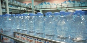 Les bouteilles d’Evian vont toutes être faites en plastique recyclé