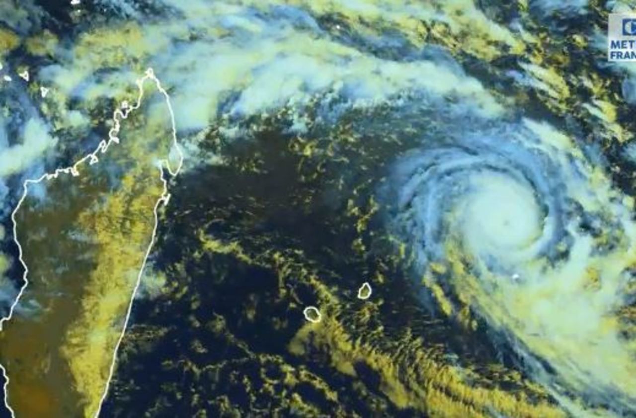 Le cyclone Berguitta menace La Réunion