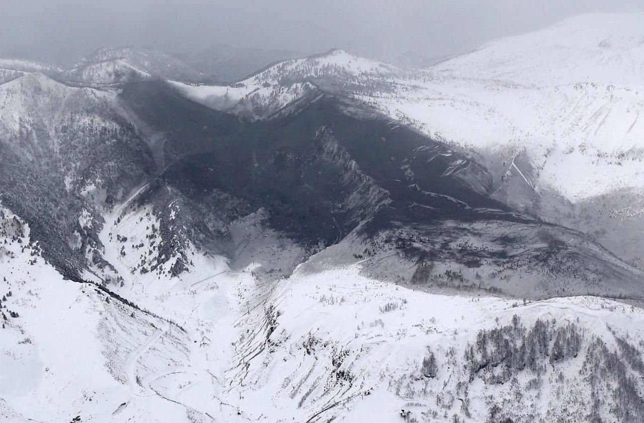 Volcan et tempête de neige : un mort et des dizaines de blessés au Japon