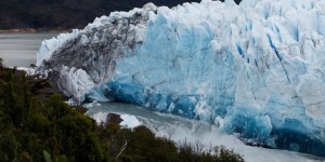 Argentine : l’effondrement d’un immense glacier attire les curieux en Patagonie