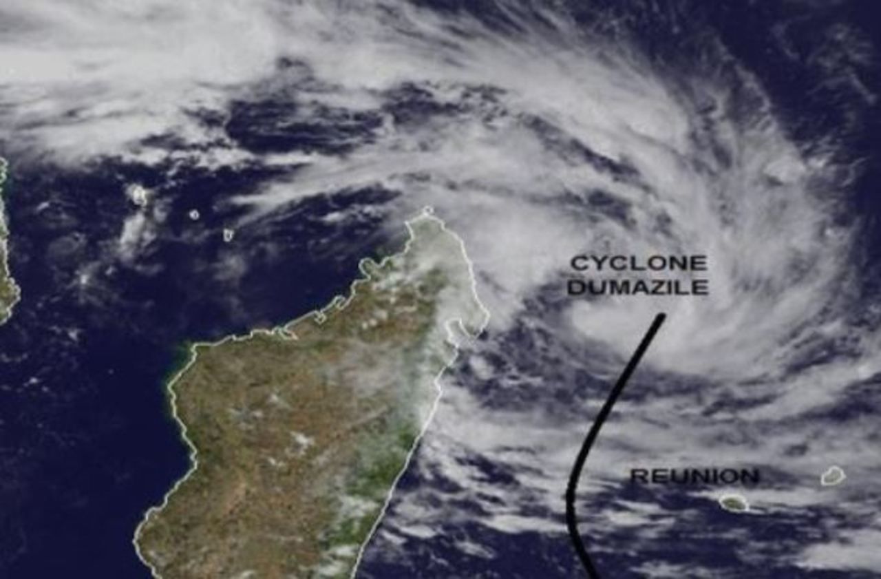 L’île de la Réunion sous la menace du cyclone Dumazile