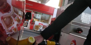 Les prix des carburants poursuivent leur hausse en France