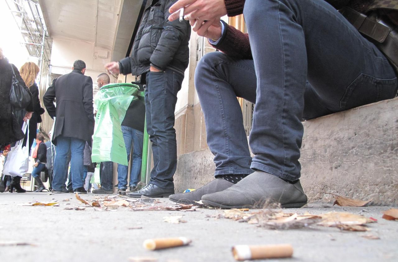 Comment le gouvernement veut faire payer aux cigarettiers le recyclage des mégots