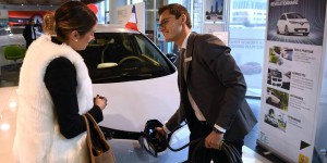 Pourquoi les Français hésitent à passer à la voiture électrique