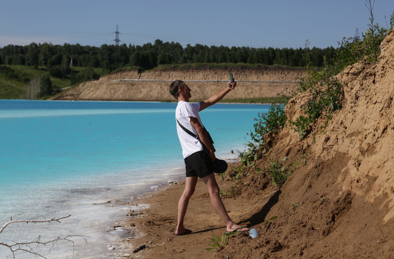 Sibérie : ce lac paradisiaque est en fait une décharge de produits chimiques