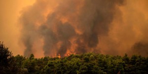 Grèce : l’Union européenne aide à combattre l’incendie dans l’île d’Eubée