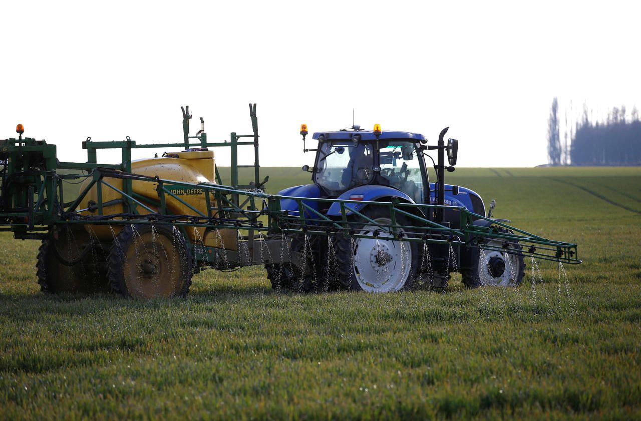 Pesticides : en absence d’accords locaux, l’Etat imposera des «zones de non-traitement»