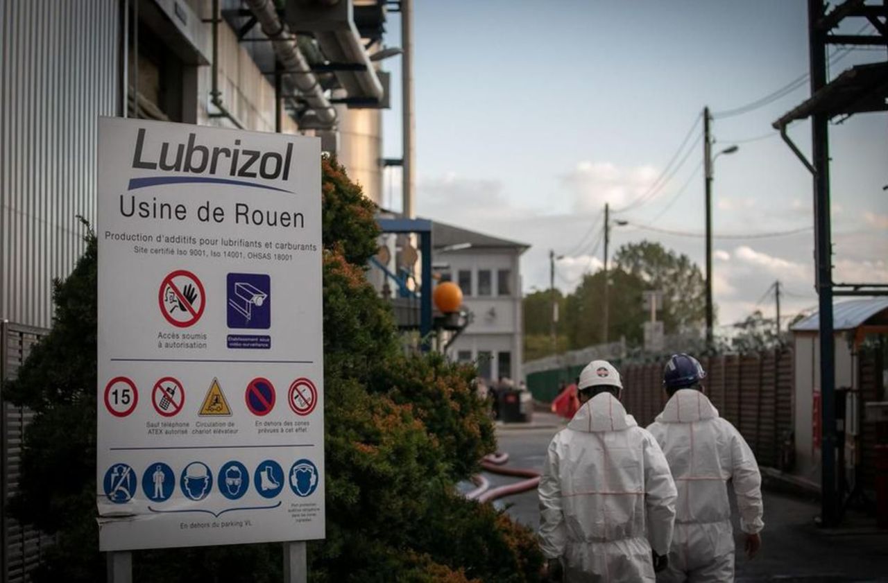 Incendie à Rouen : l’usine Lubrizol restera fermée jusqu’à l’élucidation du sinistre