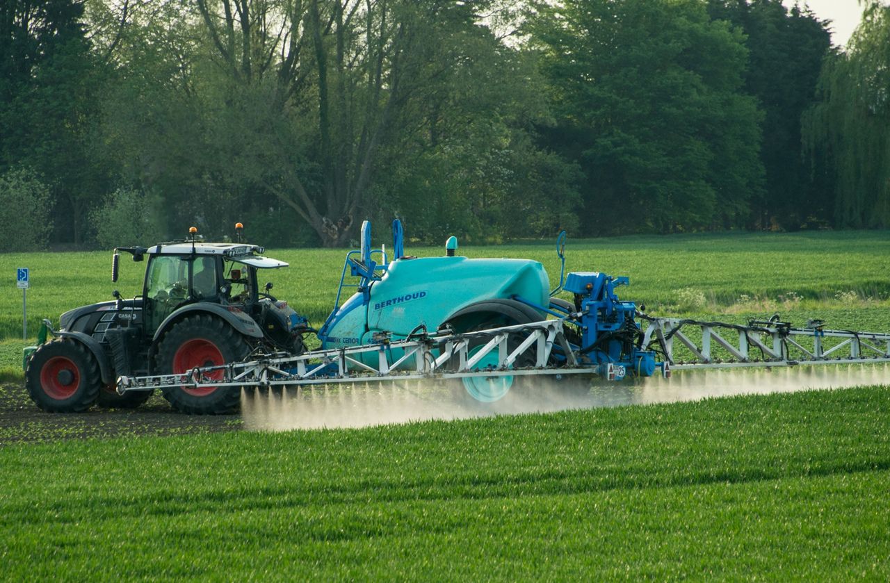 Des pesticides réautorisés en Europe sans prendre en compte toutes les études scientifiques
