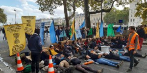 Climat : Extinction Rebellion bloque la place du Châtelet à Paris