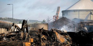 Incendie de Lubrizol : le gouvernement va demander des contrôles supplémentaires aux usines Seveso