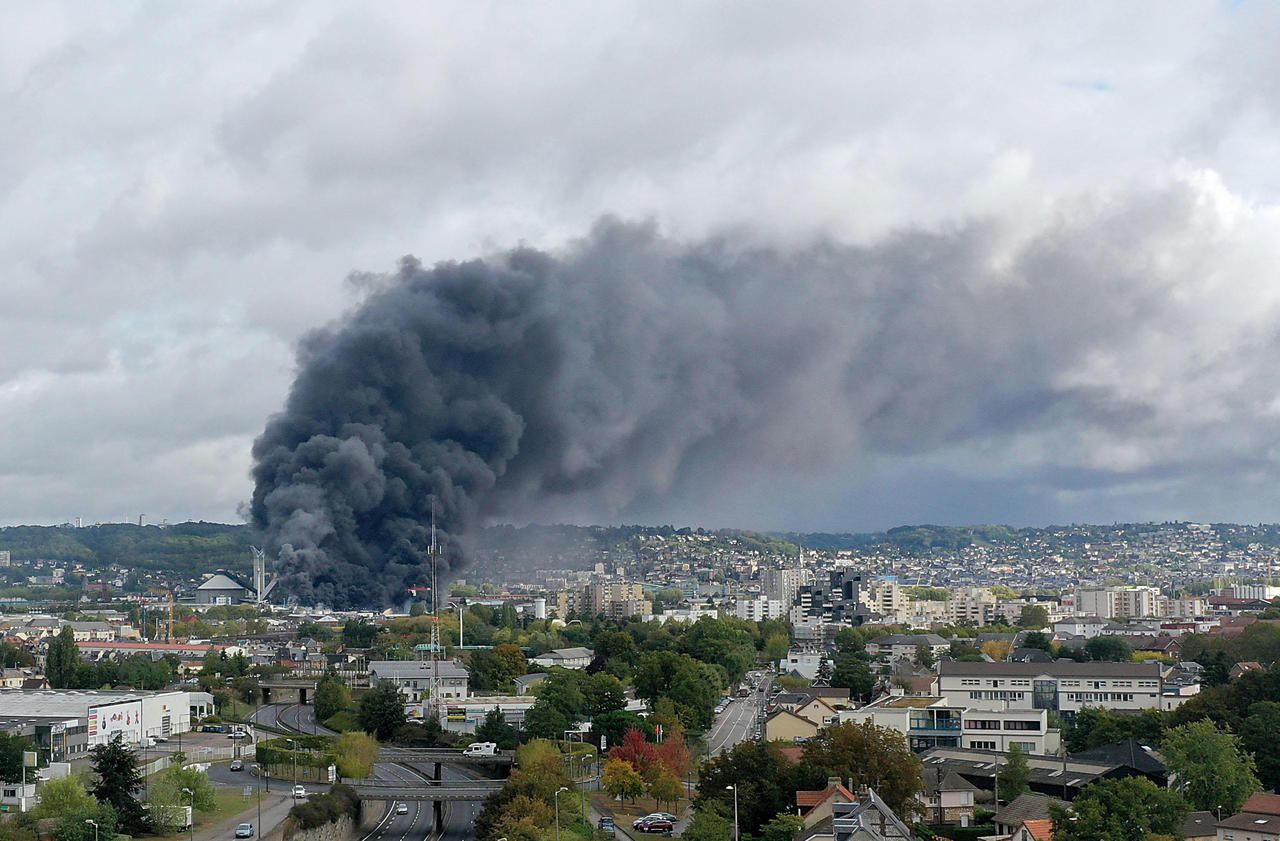 Incendie de l’usine Lubrizol à Rouen : pourquoi le suivi sanitaire est-il critiqué ?