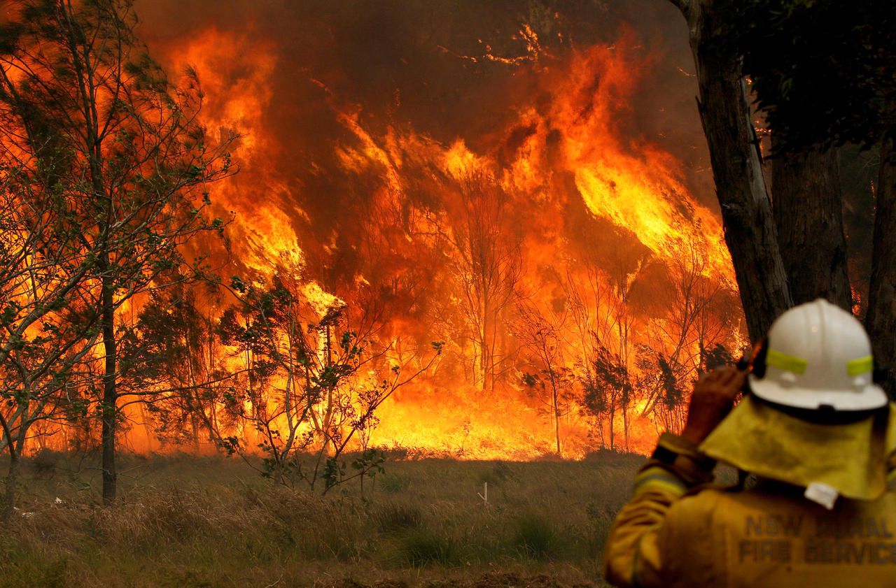 Une centaine d’incendies dans l’Est de l’Australie fait au moins trois morts