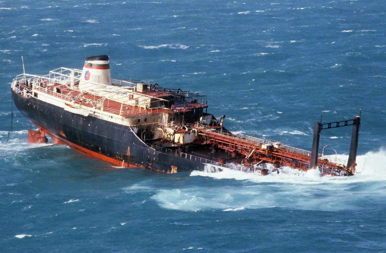 Finistère : un pétrolier coulé en 1980 peut-être à l’origine d’une pollution