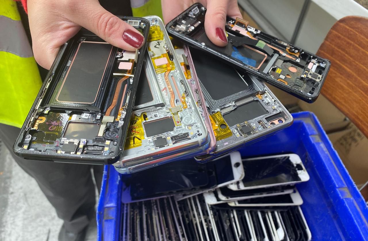 Le «recyclage» de vos vieux téléphones, une mine d’or pour les filières illégales