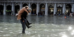 Venise sous les eaux : un nouveau pic de marée haute attendu