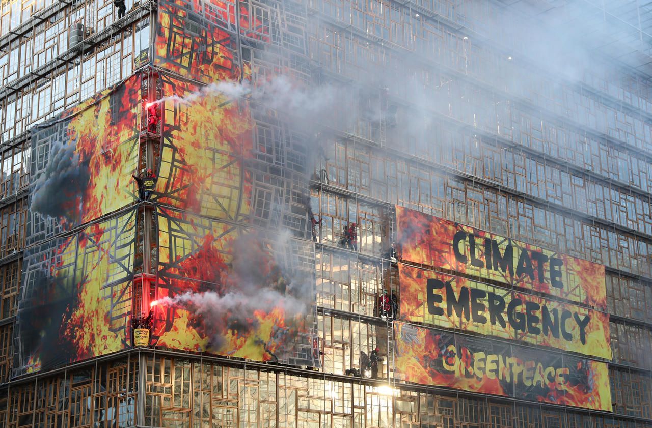 Climat : action coup de poing de Greenpeace au sommet européen