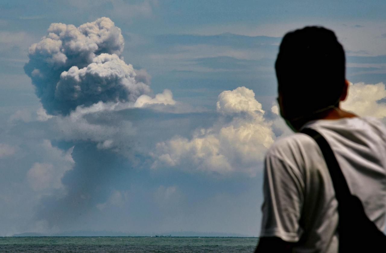 Indonésie : le célèbre volcan Anak Krakatau est entré en éruption
