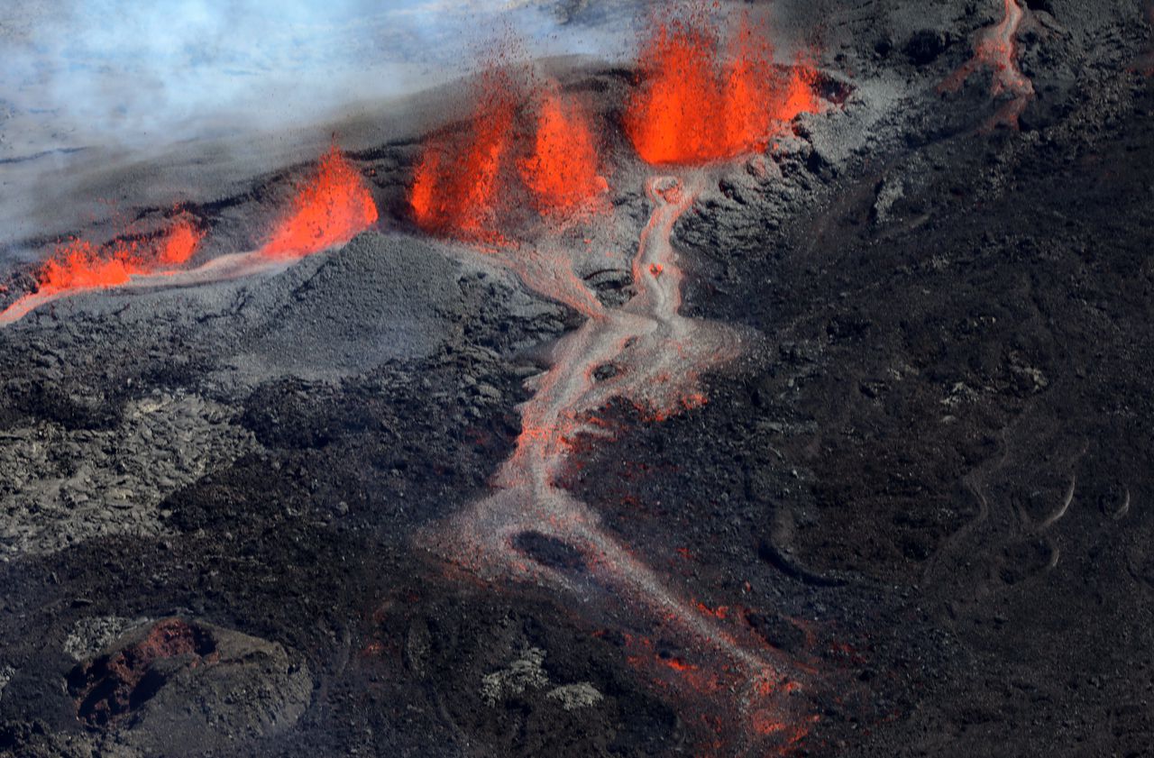 La Réunion : le piton de la Fournaise est entré en éruption