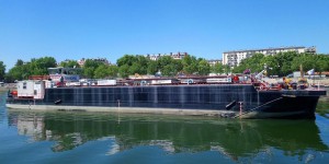 Le «Sandre», la première péniche qui navigue au colza sur la Seine