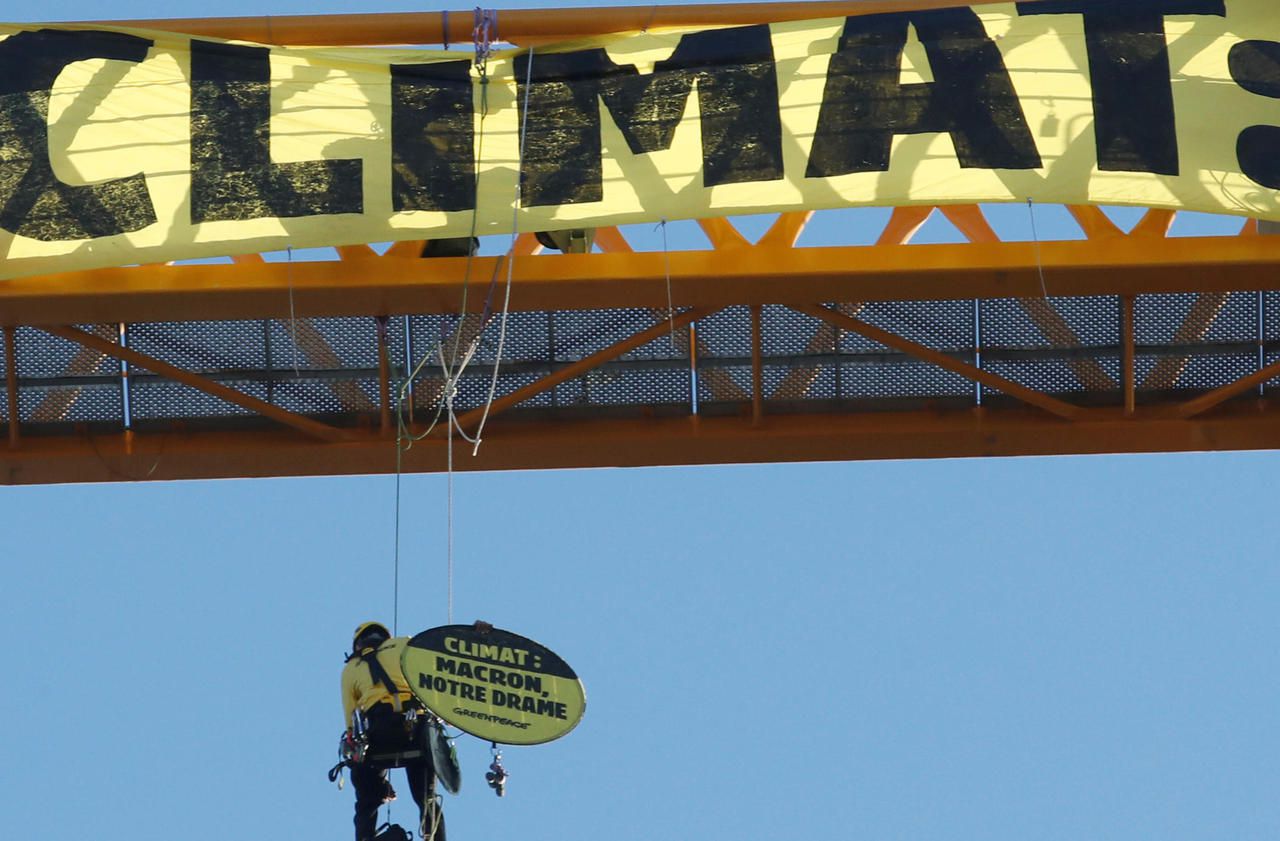 Banderole au-dessus de Notre-Dame : Greenpeace interpelle le gouvernement sur le climat